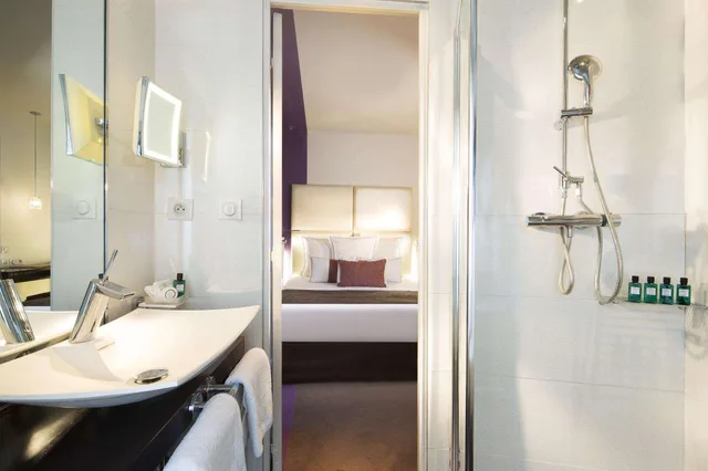 Classic, King Bed, Grand Hotel Saint Michel 2/2