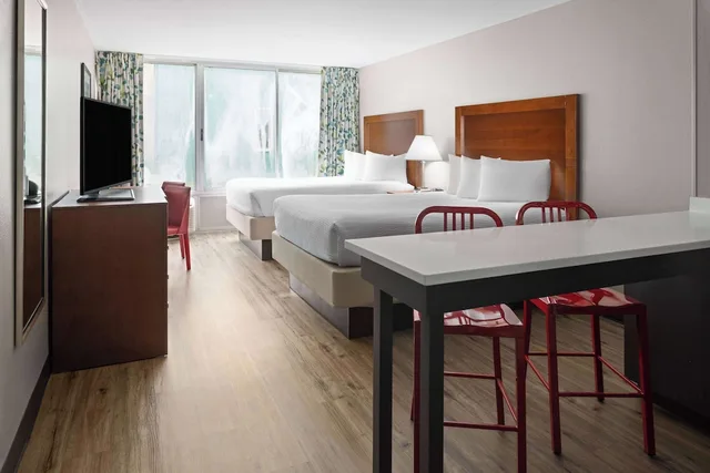 غرفة بسريرين كوين بمطبخ صغير، Hawthorn Extended Stay by Wyndham Ellsworth / Bar Harbor 3/4
