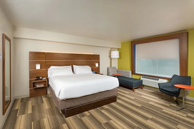 غرفة قياسية بسرير كينج لذوي الإعاقة، Holiday Inn Express Hotel Suites Peoria North Glendale 2/6
