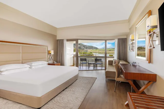 غرفة بسرير كينج بإطلالة على النهر، Hilton Dalaman Sarigerme Resort & Golf 1/14