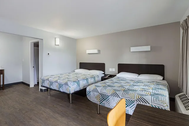 غرفة بسريرين كوين لغير المدخنين بمطبخ، Motel6 Show Low, AZ 1/1