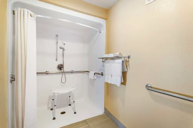 غرفة بسرير كينج لذوي الإعاقة، Best Western Mountainbrook Inn 4/4