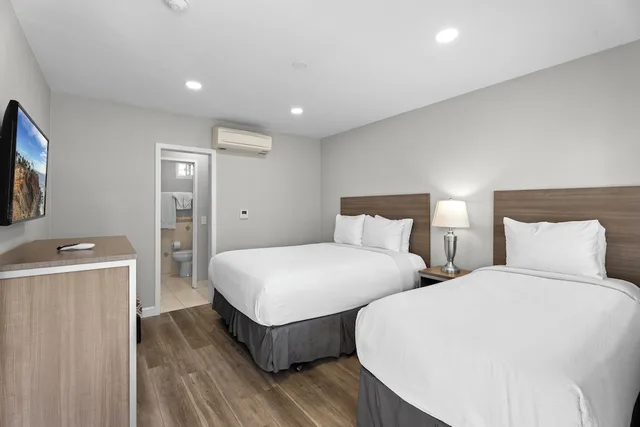غرفة ديلوكس بسرير كوين وسرير فردي، Ocean Park Inn 2/3