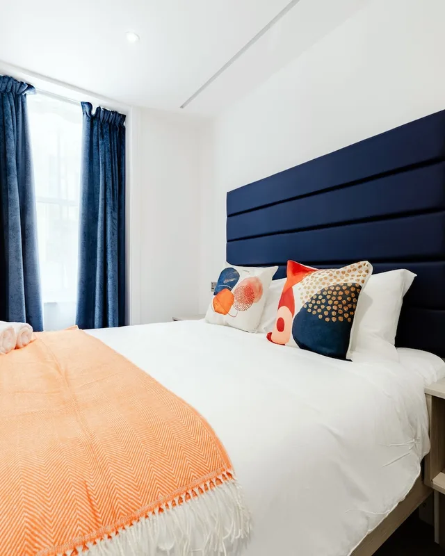 غرفة رباعية بسرير كينج، Boston Court Hotel 3/10