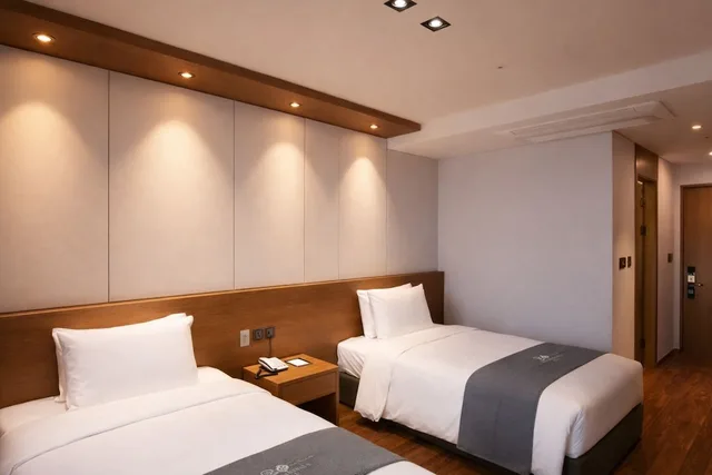 غرفة قياسية بسريرين منفصلين بإطلالة على البحر، Western Grace Hotel 3/5