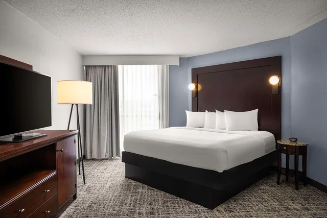جناح ركني بسرير كينج بإطلالة على المدينة، Embassy Suites by Hilton Birmingham 4/5
