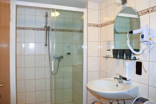 غرفة مفردة بسرير فردي، Hotel Restaurant Schwarzes Ross 4/6