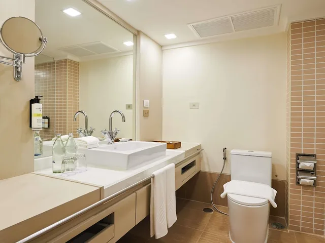 غرفة تنفيذية بسرير كينج بإطلالة على البحر مع دخول صالة النادي، Pullman Pattaya Hotel G 5/6
