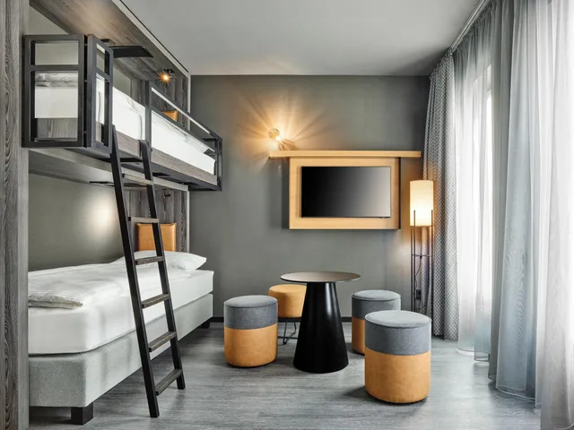 Room, Quadruple, H2 Hotel Saarbrucken 2/10