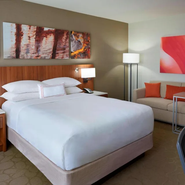 غرفة بسرير كينج وسرير كوين، Delta Hotels by Marriott Toronto Airport & Conference Centre 1/9