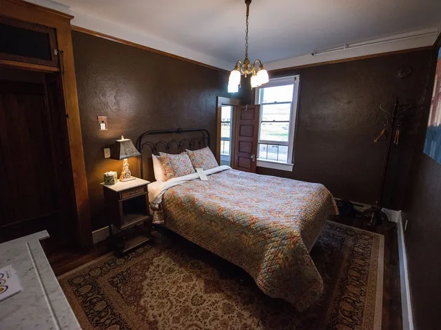 غرفة سيغنتشر بسرير كوين بحمام خاص، Balch Hotel 1/3