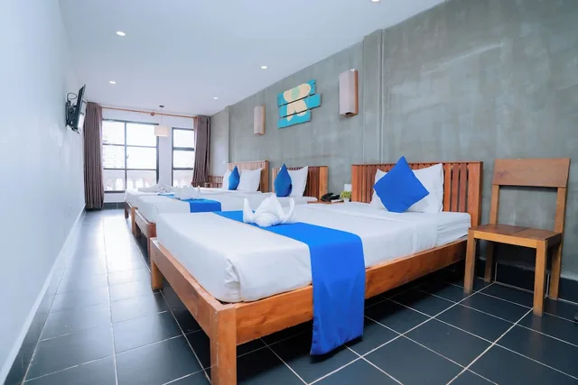 Family, Queen and Twin Beds, Grand Elevation Hotel 2/5