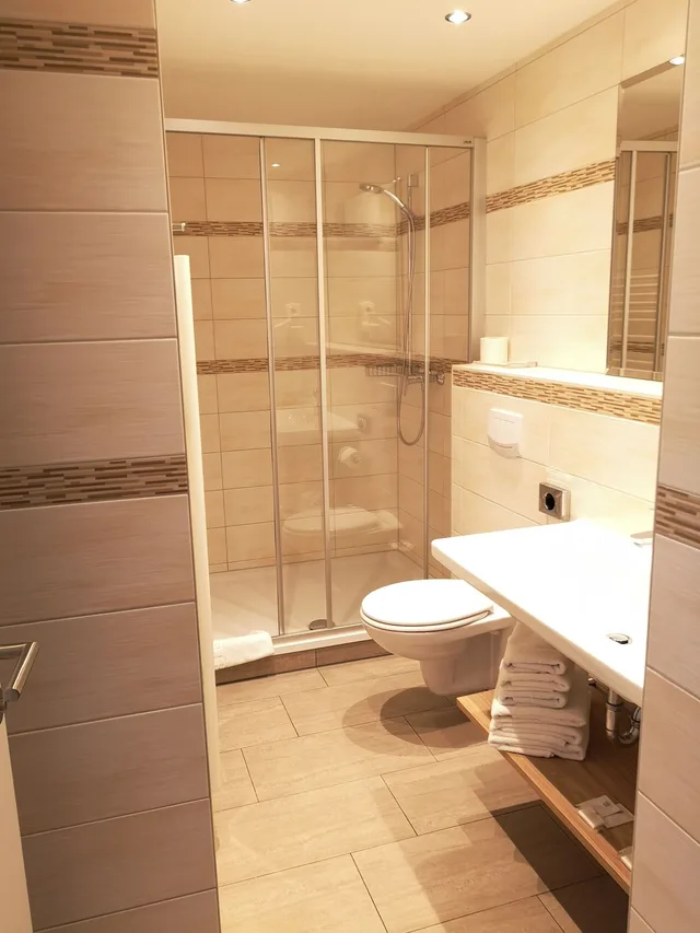 Room, Triple, 1 Double and 1 Single Bed, Hydromassage، Hotel Löhr 9/9