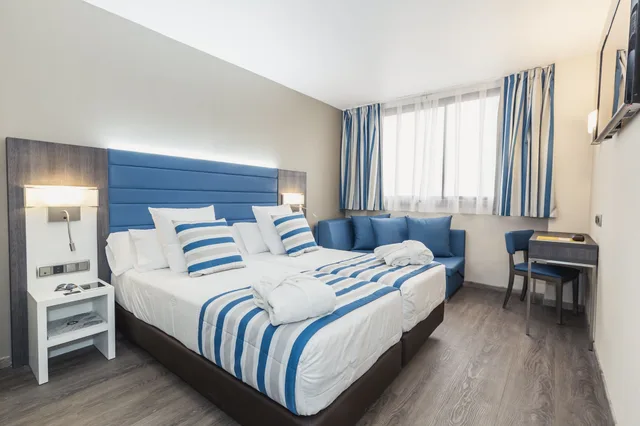 Superior, Twin Beds, Hotel Ronda Lesseps 2/10