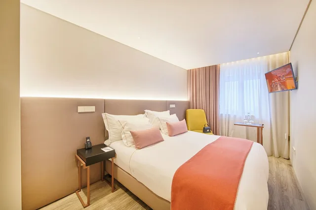 Standard, Double Bed, City View, Hotel Moon And Sun Braga 2/4