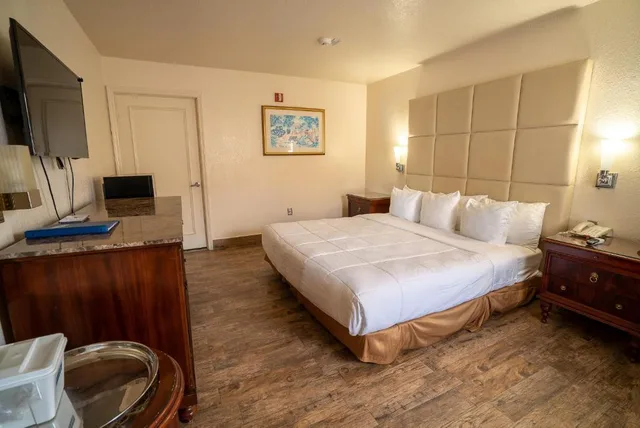غرفة بسرير كينج في الطابق الأرضي لذوي الإعاقة، Staywell Hotel Florida City-Homestead 3/3