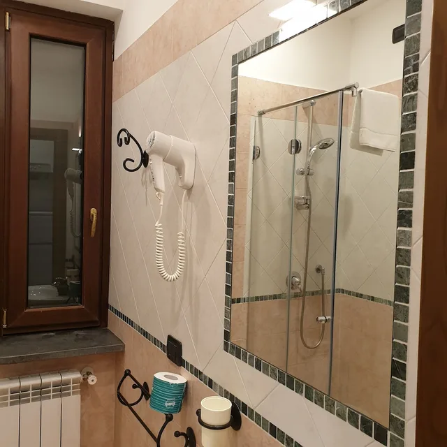 شقة ديلوكس بسرير كوين بإطلالة على الحديقة بشرفة مع أريكة، RESIDENCE L INCANTO 3/5