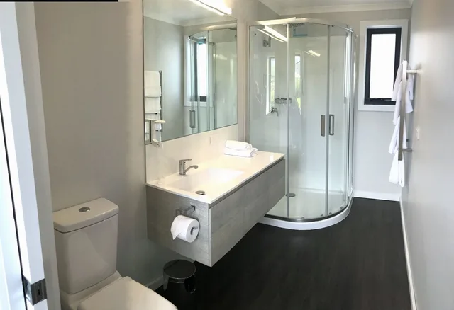 شقة بثلاثة أسرّة وسريرين كوين بـ3 غرف نوم بمطبخ، Seabrook Motel 5/7
