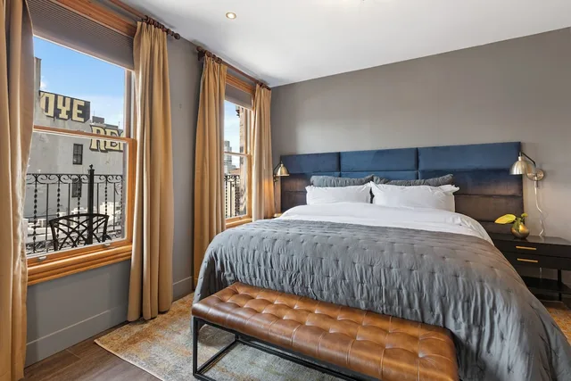 غرفة بسرير كينج بشرفة مع أريكة، Blue Moon Boutique Hotel 2/4