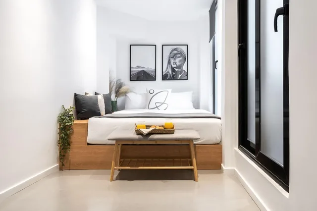 غرفة تنفيذية، MELO Athens 1/5