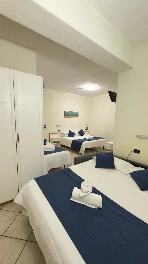 Room, Quadruple, 2 Double and Twin Beds, Sea View, Balcony، Parco dei Principi Resort & Spa Ischia 1/3