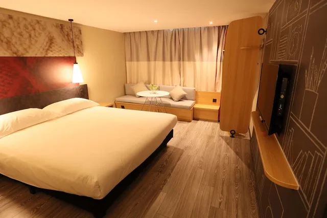 Ibis Xuzhou East Huaihai Road Hotel، Yunlong 14/41