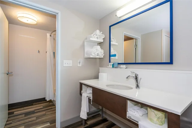 جناح بسرير كينج بغرفة نوم واحدة، Hampton Inn And Suites Flagstaff 3/5