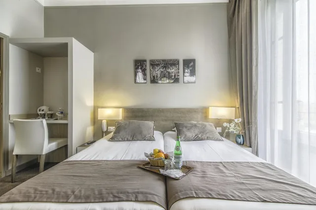 غرفة قياسية بسريرين منفصلين، Kyriad Orange Centre 5/10
