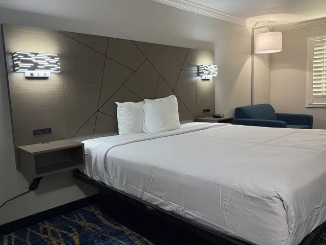 غرفة ديلوكس بسرير كينج، Travelodge by Wyndham Odessa 3/10