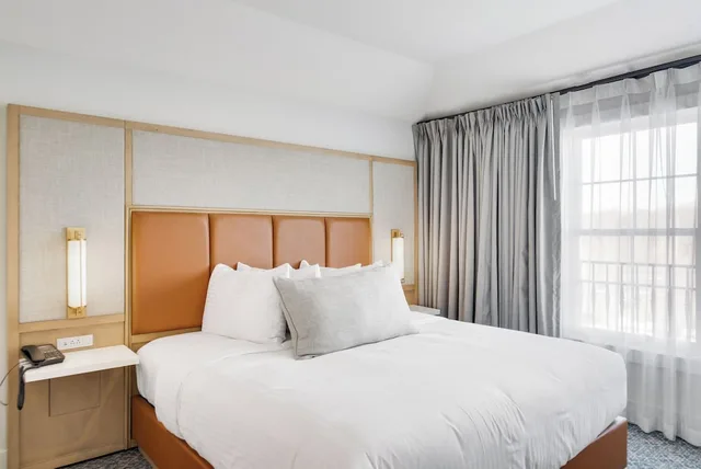 Manor, Suite, King Bed, Sofa، The Inn at Chesapeake Bay Beach Club 3/7
