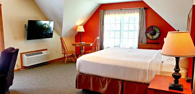 Carriage House, King Bed, Hot Tub، Berlin Heritage Inn 6/10