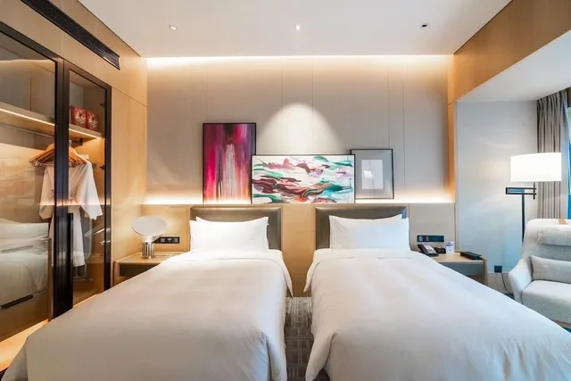 غرفة تنفيذية مع دخول الصالة، Radisson Hangzhou Qianjiang 2/4