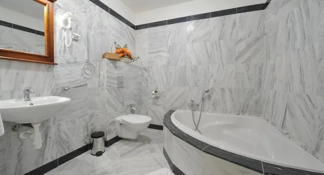 جناح سوبيريور بسرير كينج بغرفة نوم واحدة بحوض استحمام، Brioni Boutique Hotel 1/1
