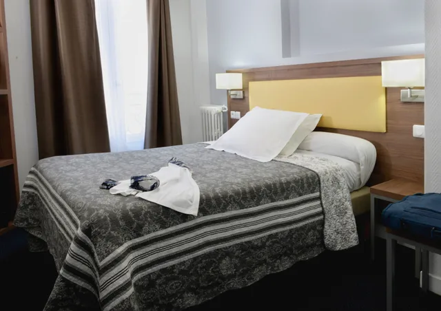غرفة مفردة، Hotel Ambassadeur Paris 1/7