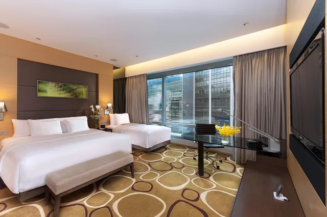 غرفة بريميوم عائلية بسرير كينج وسرير فردي، Crowne Plaza Hong Kong Causeway Bay Hotel 1/2