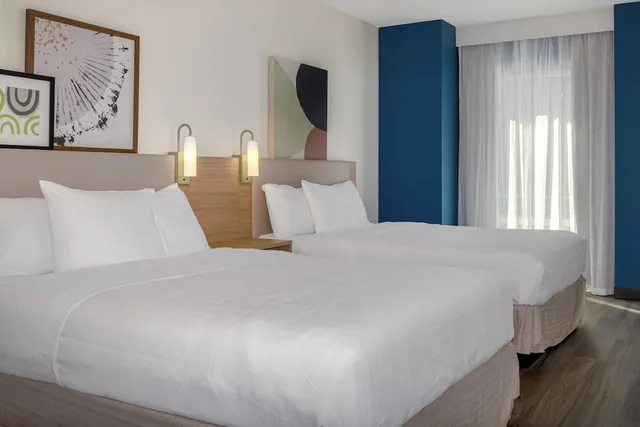 غرفة بسريرين كوين لذوي الإعاقة، Spark by Hilton Montreal Midtown 1/5