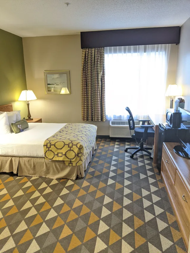 غرفة قياسية بسرير كينج، Baymont by Wyndham Rockford 3/10