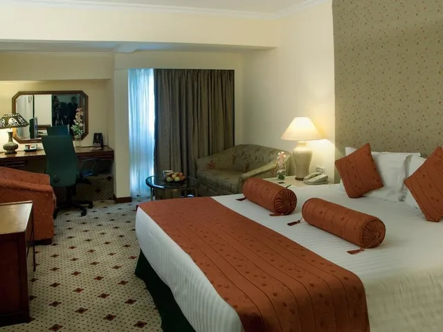 غرفة كلوب تنفيذية، Avari Hotel Lahore 2/6