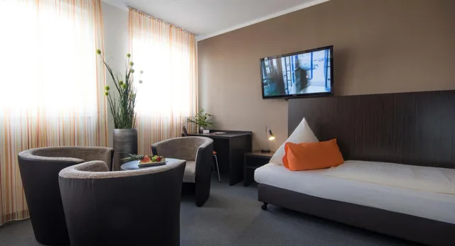 غرفة ثلاثية، GS Hotel 5/9