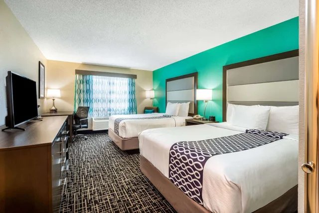 غرفة بسريرين كوين لذوي الإعاقة، La Quinta Inn & Suites by Wyndham Batavia 8/10