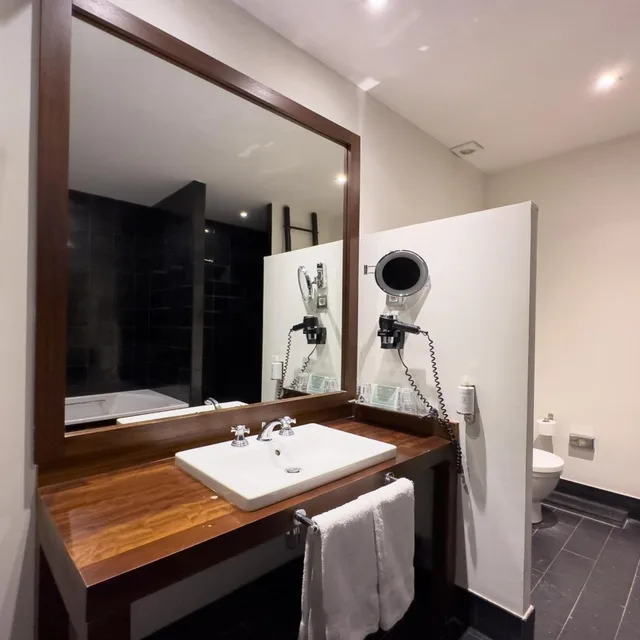 Deluxe, Double or Twin Bed, Shared Lounge Access، Hotel Market 5/6
