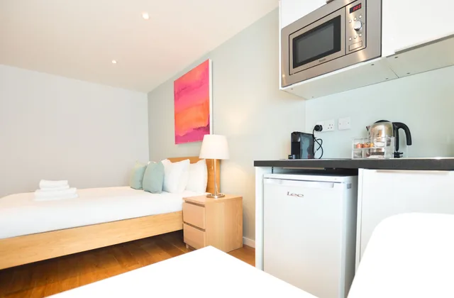 Semi Basement, Studio, Double Bed، Notting Hill Serviced Apartments by Concept Apartments 4/5