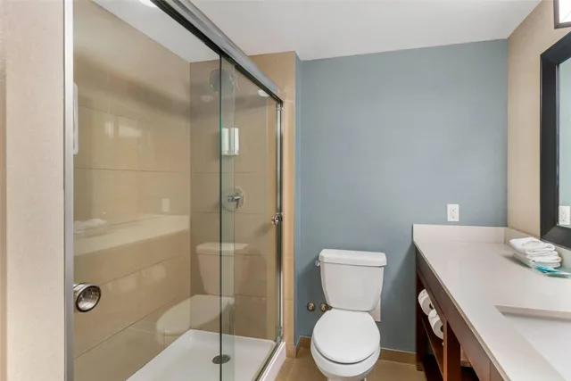 جناح بسرير كوين، Clarion Hotel & Suites Brandon 3/4
