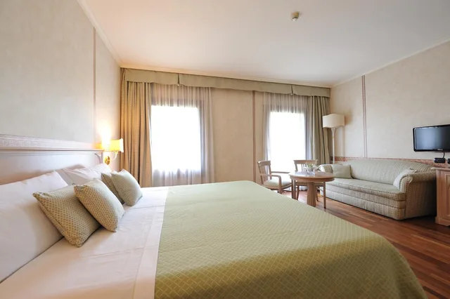 غرفة سوبيريور بسرير كينج، Hotel Roxy Plaza 5/10