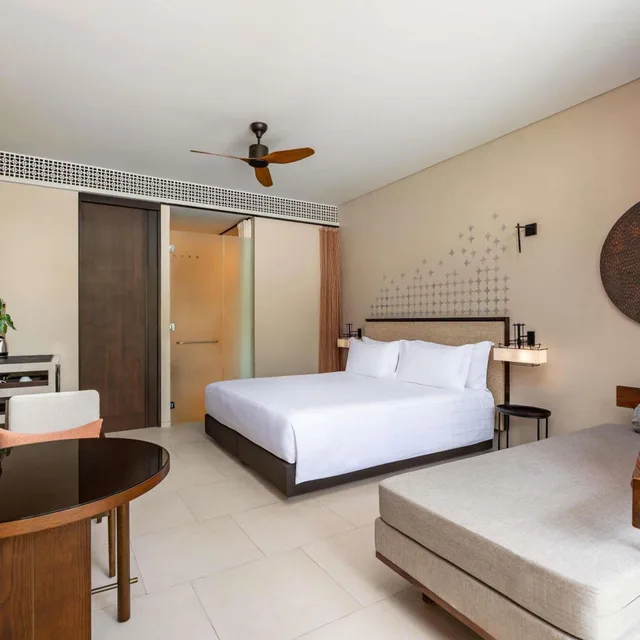 جناح عائلي بسريرين منفصلين وسرير كينج بإطلالة على البحر، Pullman Khao Lak Resort 2/6
