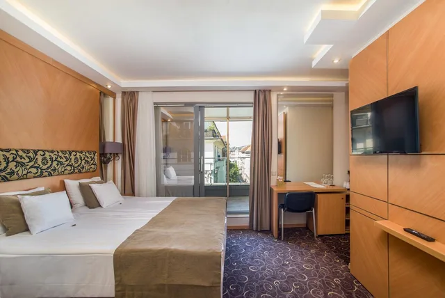 غرفة سوبيريور بشرفة، Marmara Hotel 1/3