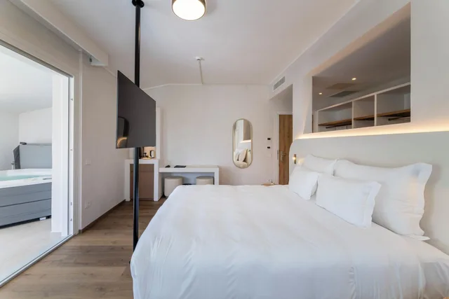 Premium, Suite, Lake View, Hot Tub, Suisse 1/10