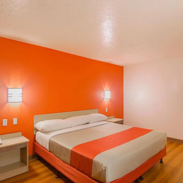 Room, King Bed, Accessible, Motel6 Lawton, OK 6/7