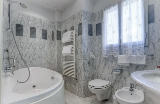 غرفة قياسية بسريرين منفصلين، Palazzo Dal Borgo 7/10
