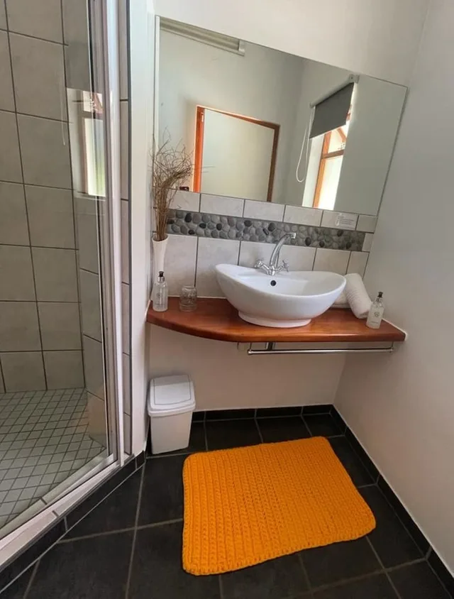 غرفة قياسية بسرير كوين، Marula Lodge Guesthouse 2/3